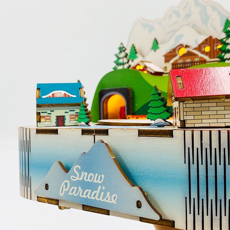 Doğu Ekspresi dekoratif tren maketi – raylar üzerinde klasik vagonlu set ve nostaljik tasarım -5