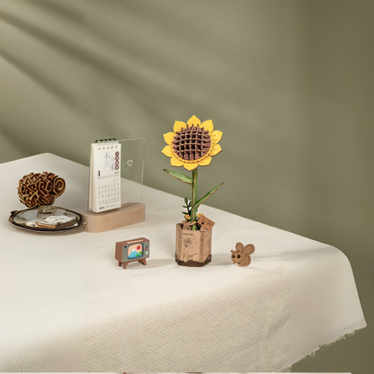 Günebakan minyatür ahşap çiçek aranjmanı – sarı güneş çiçeği, ahşap saksı, küçük bir tavşan figürü ve 'for you' yazılı etiketle masa süsü -4