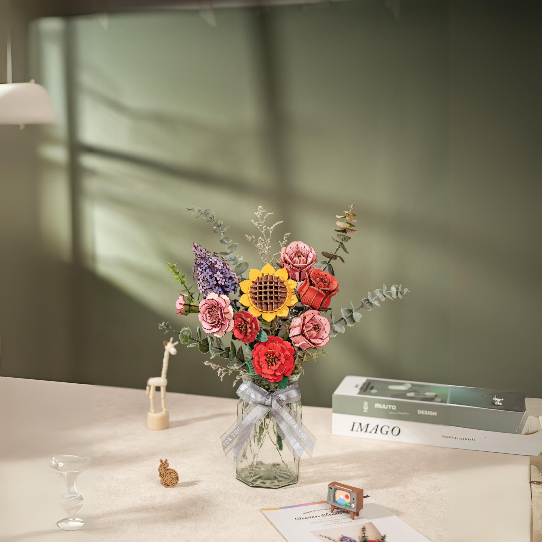 Lilyum çiçeği minyatür seti – lilyum çiçekleri ve yapraklarla hazırlanmış zarif çiçek buketi -4