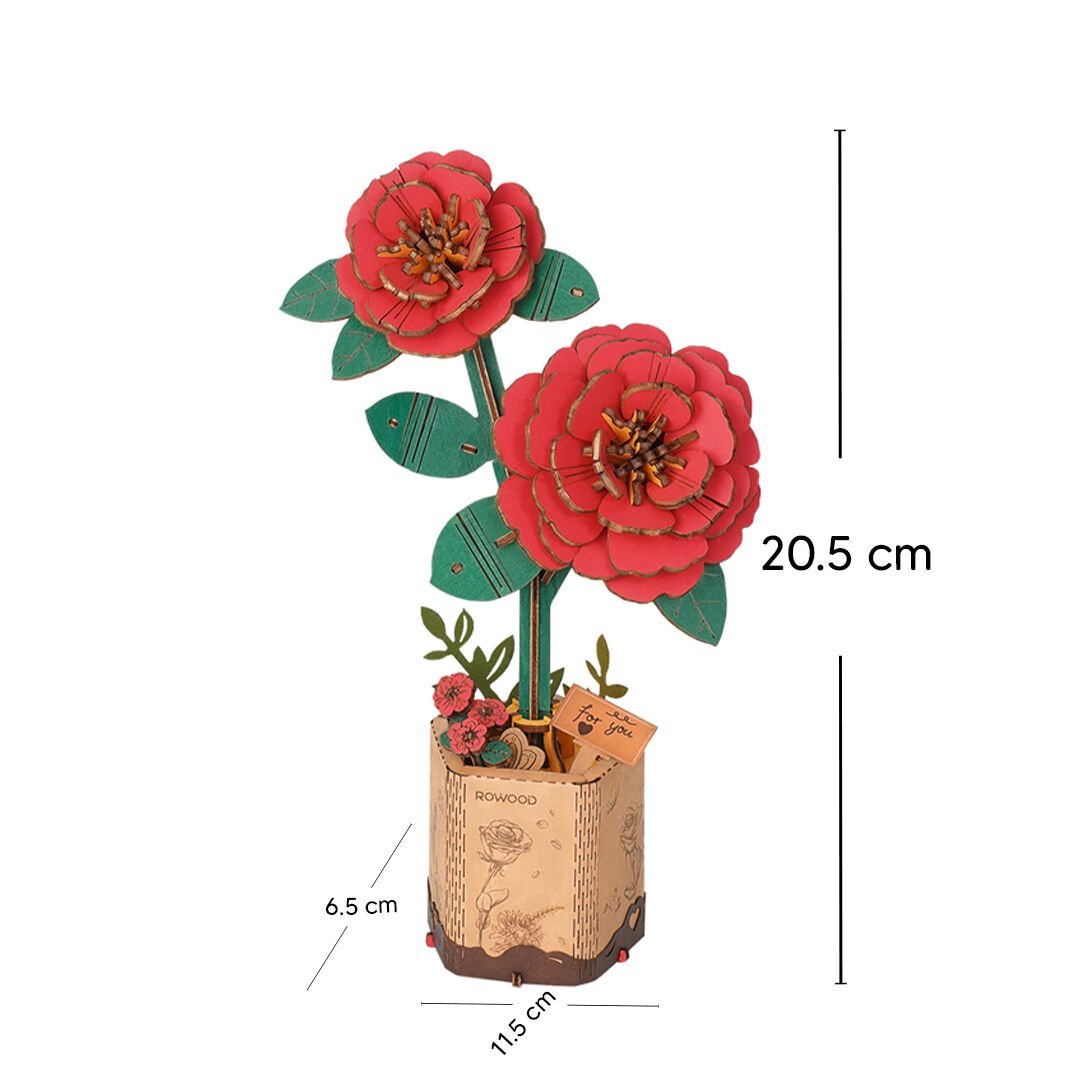 Japon Gülü dekoratif minyatür çiçek aranjmanı – zarif Japon gülü, yeşil yapraklar ve rustik saksı ile ev dekoru -2